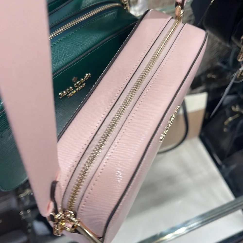 Kate Spade Madison Mini Camera Bag
COLOR:
Conch Pink
NWT - Picture 7 of 16